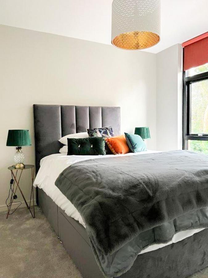 Modern Luxurious Apartment W/ Patio Balcony & View Jordanstown Kültér fotó