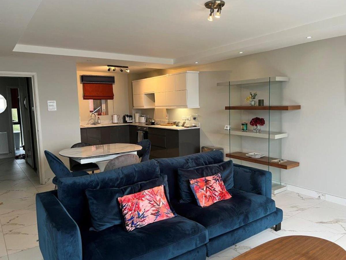 Modern Luxurious Apartment W/ Patio Balcony & View Jordanstown Kültér fotó