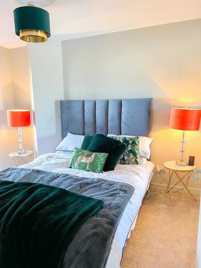 Modern Luxurious Apartment W/ Patio Balcony & View Jordanstown Kültér fotó